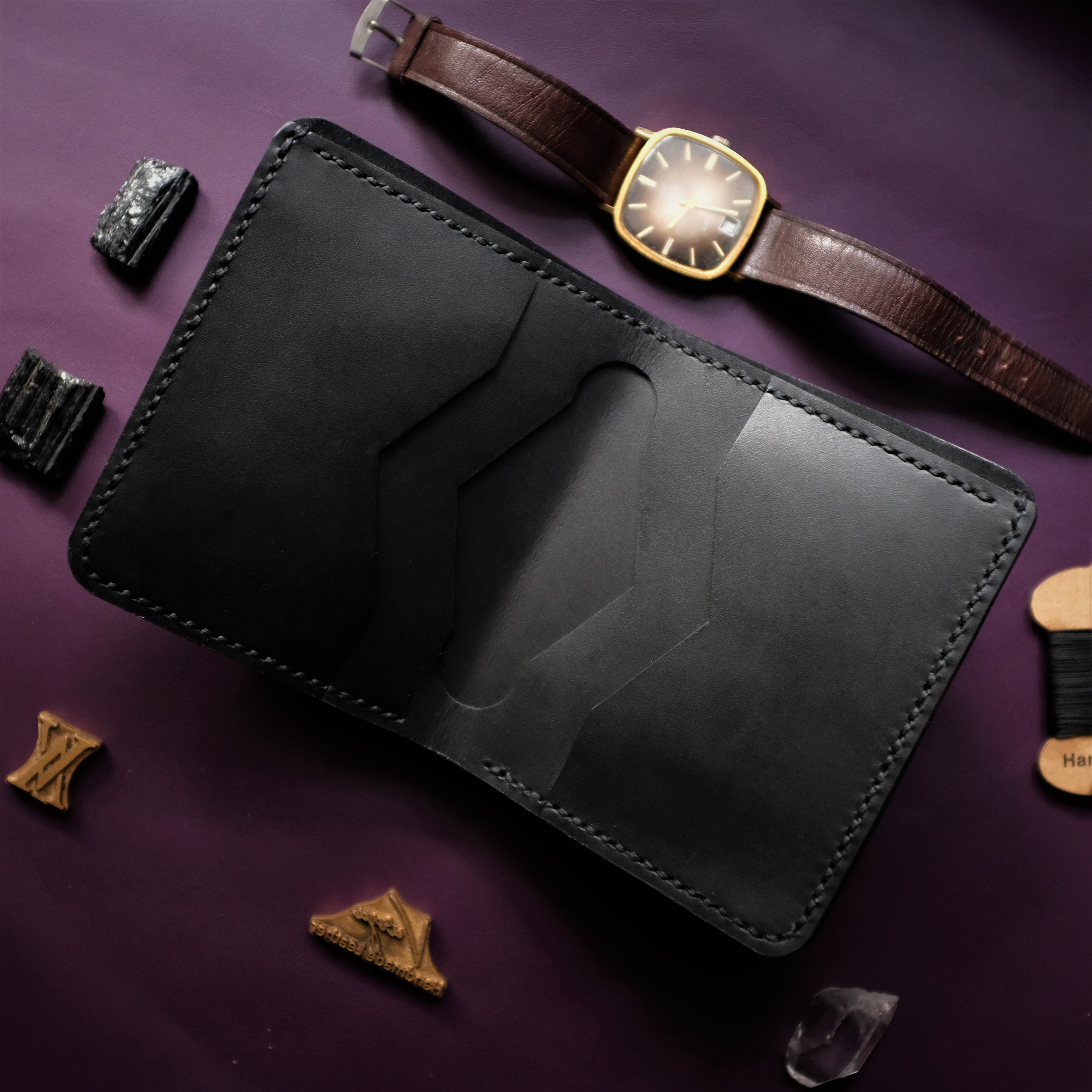 Црни новчаник U2