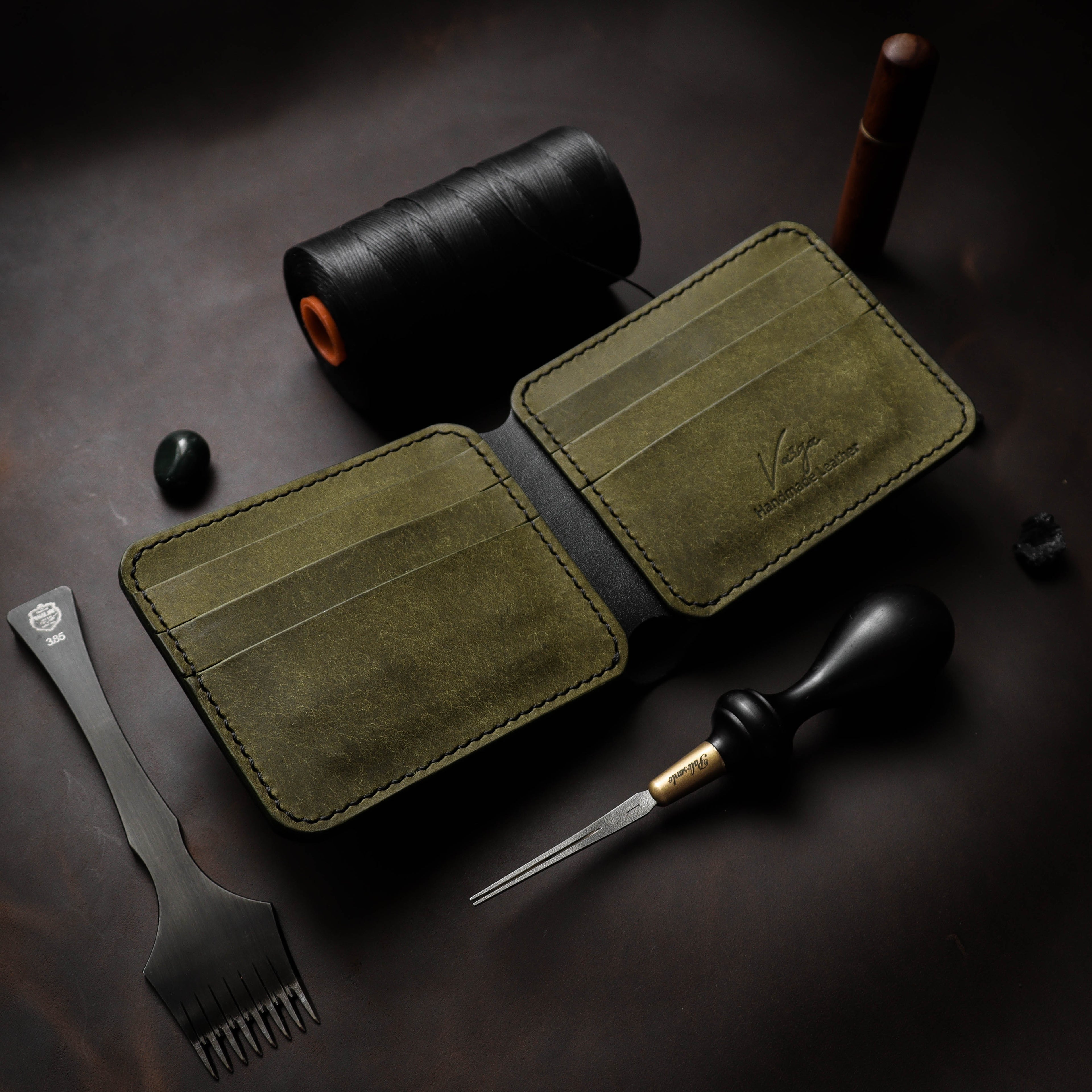 Црно-зелени новчаник