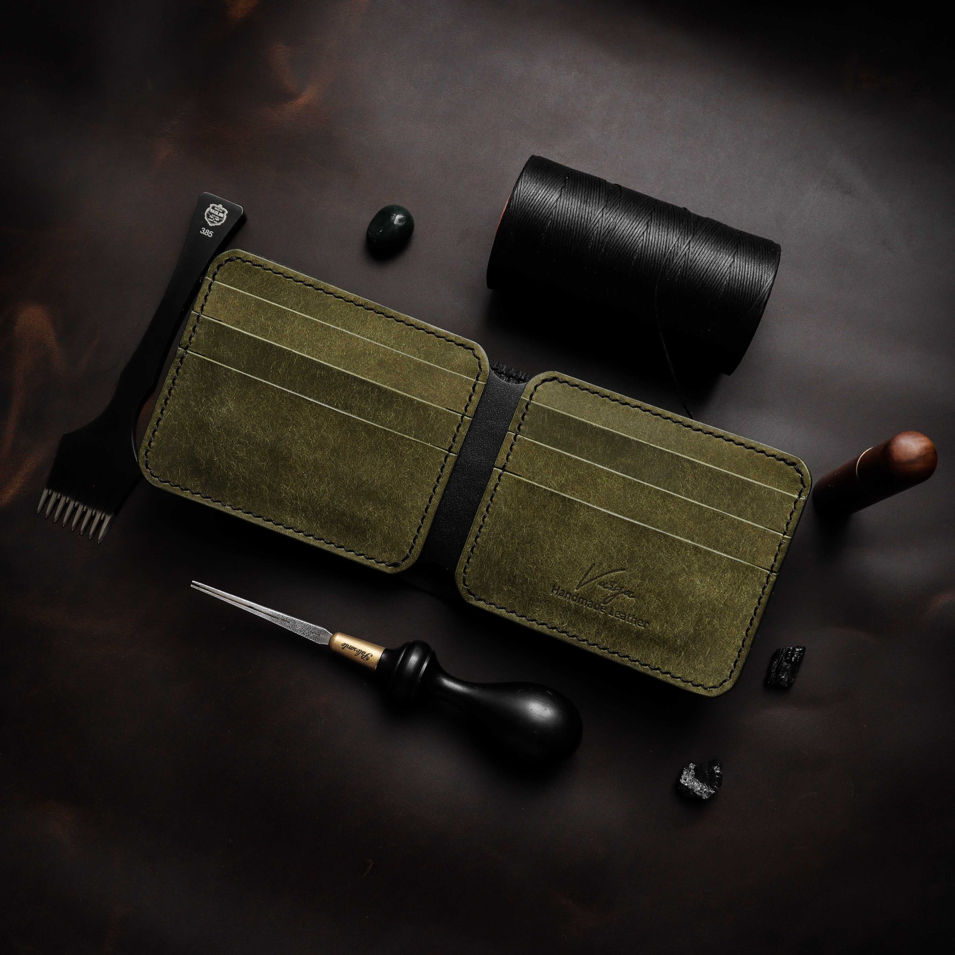 Црно-зелени новчаник