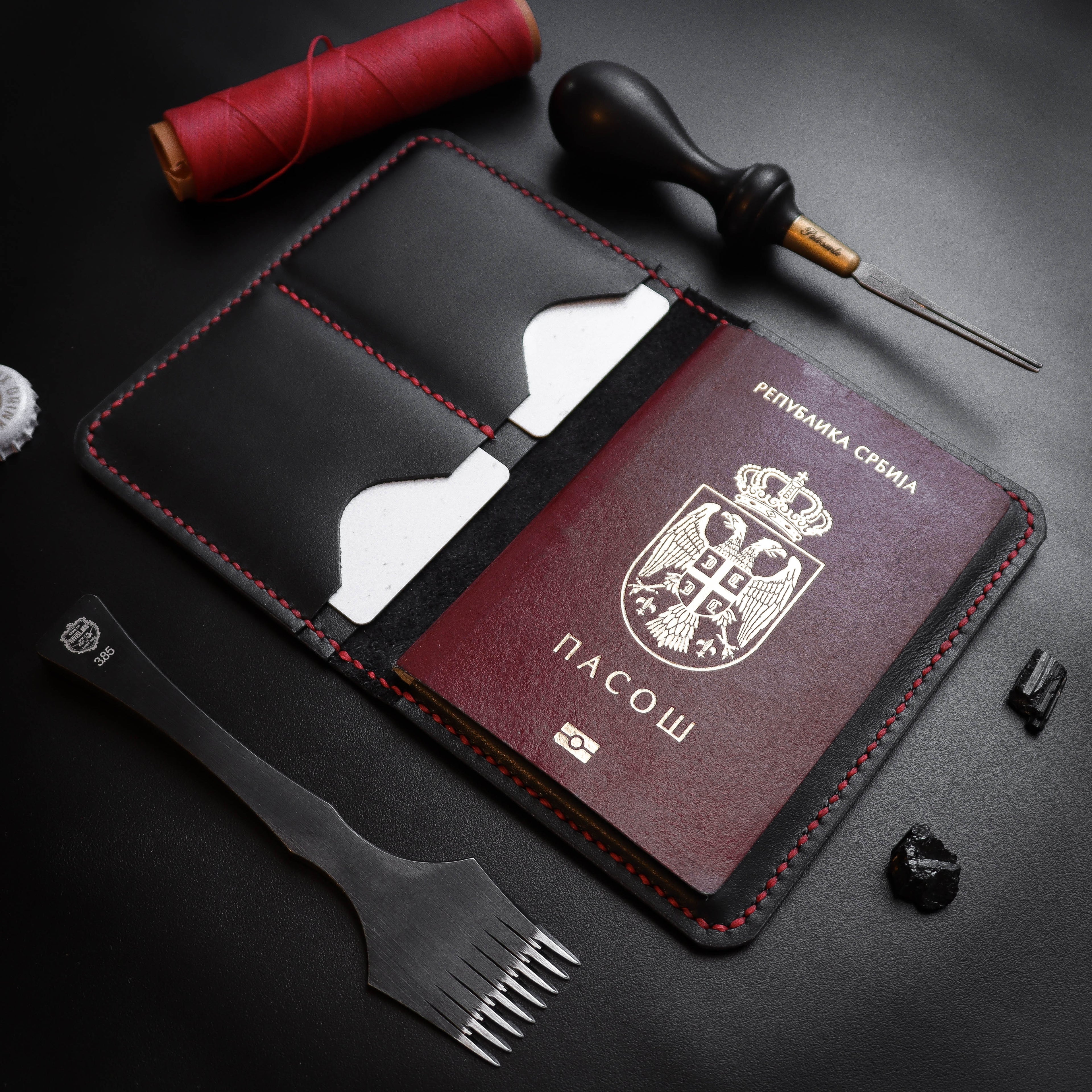 Црни новчаник за пасош