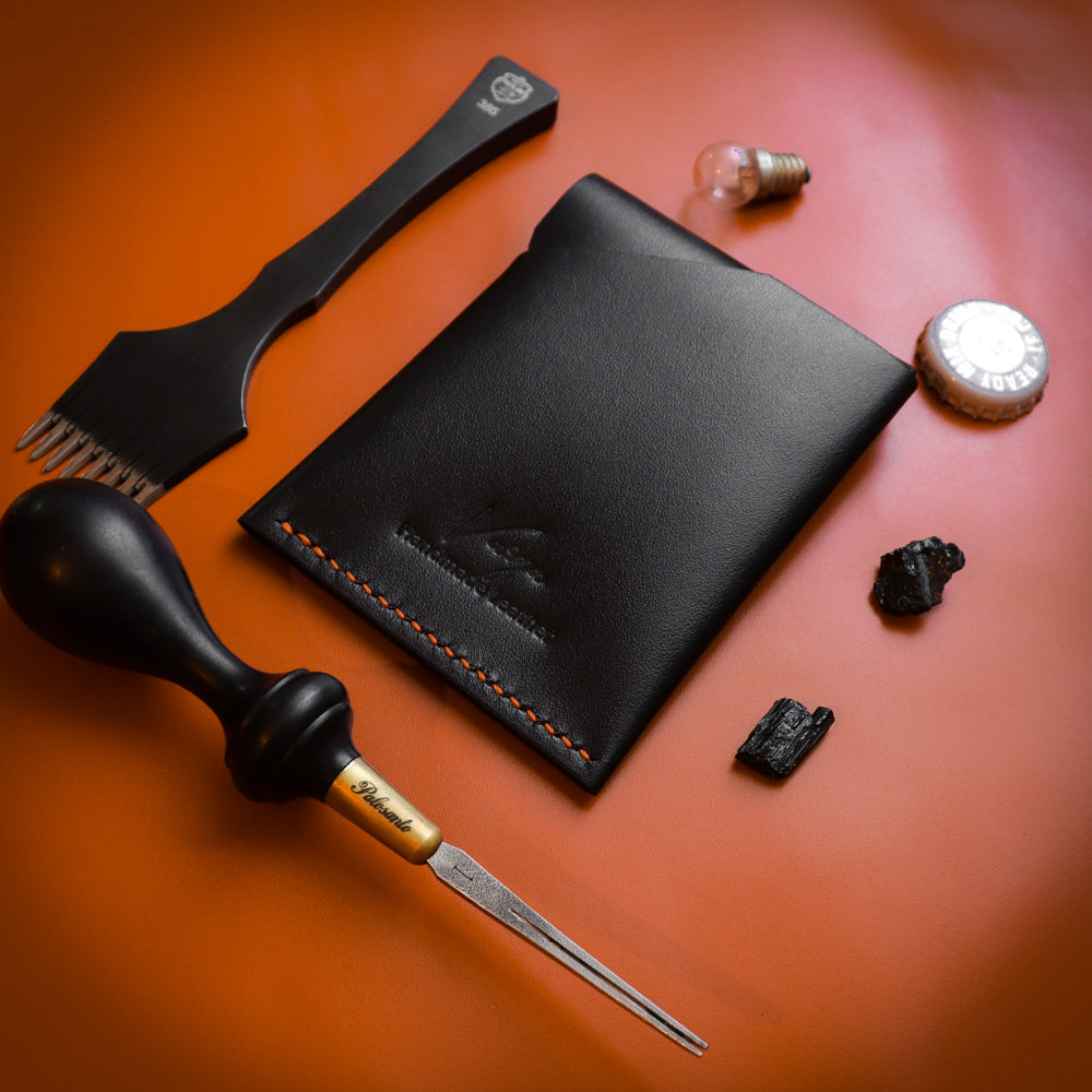 Црни минималистички новчаник М1