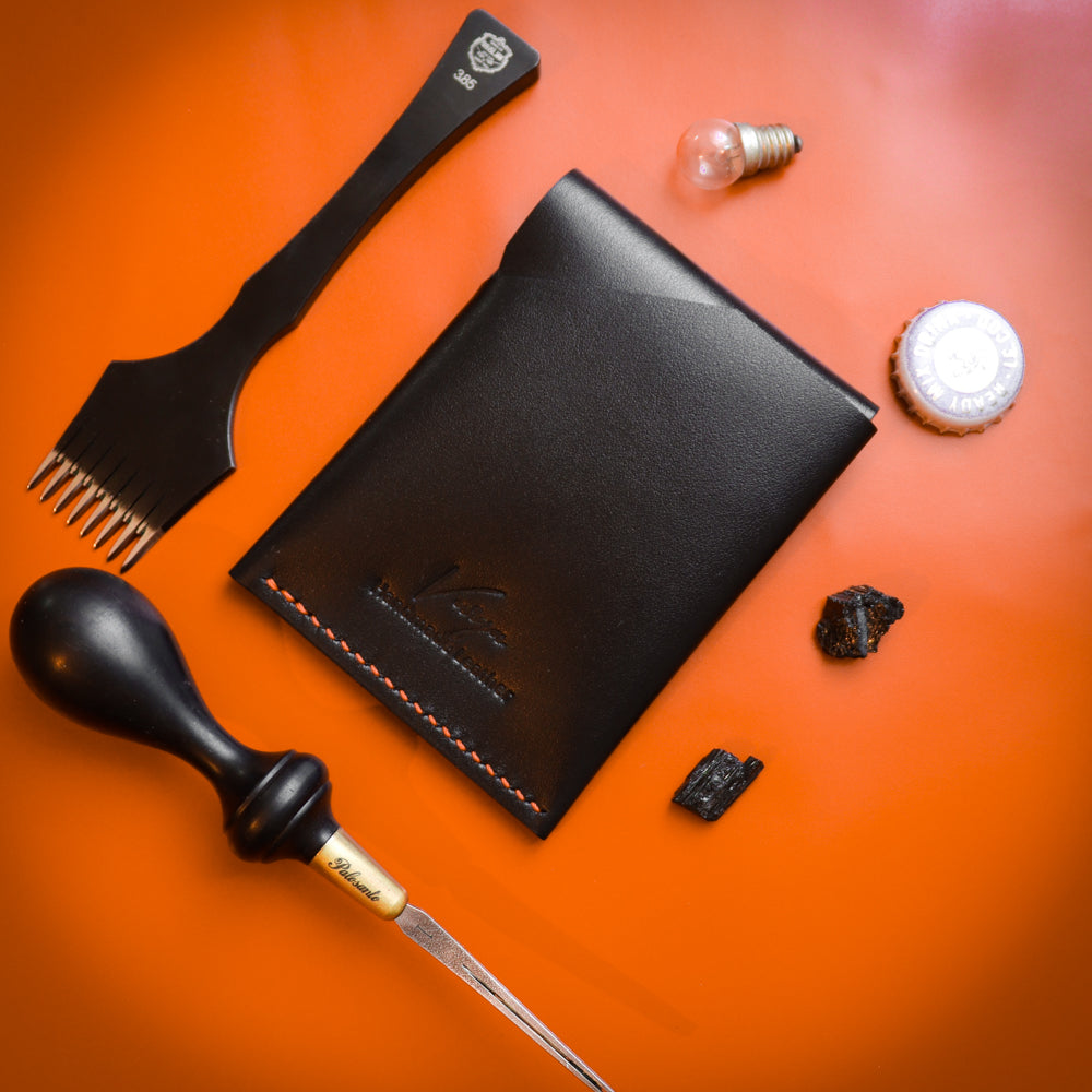 Црни минималистички новчаник М1