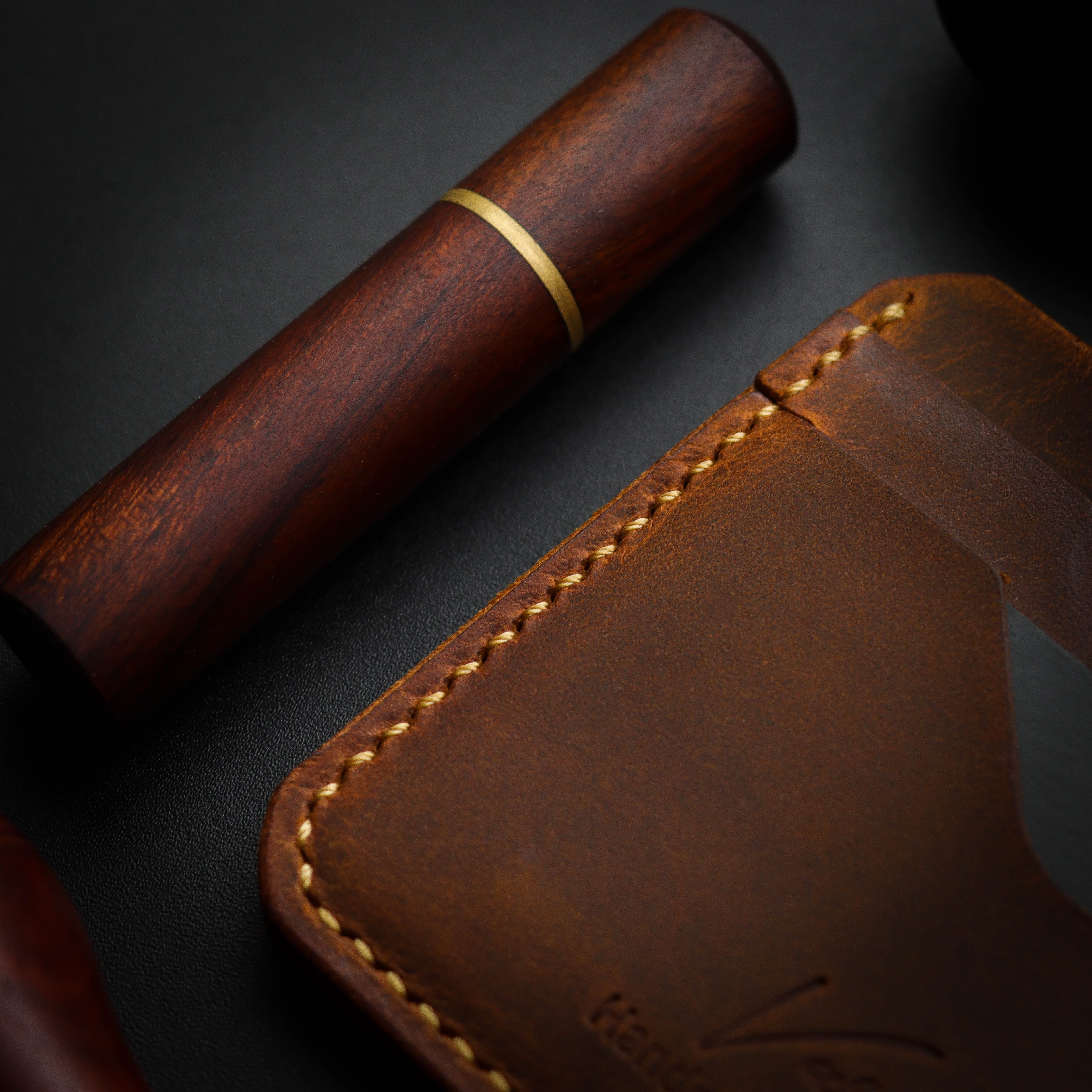 Смеђи држач за картицу N1