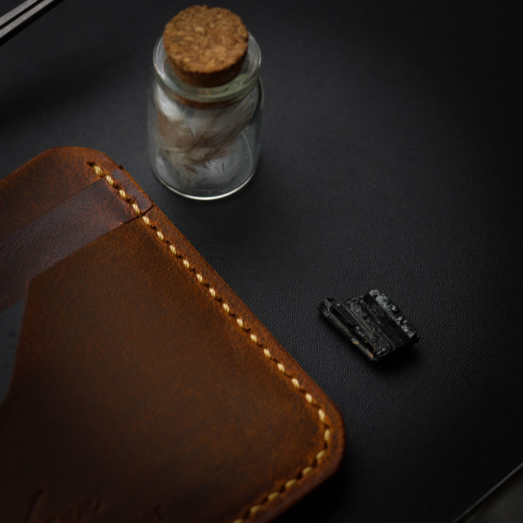 Смеђи држач за картицу N1