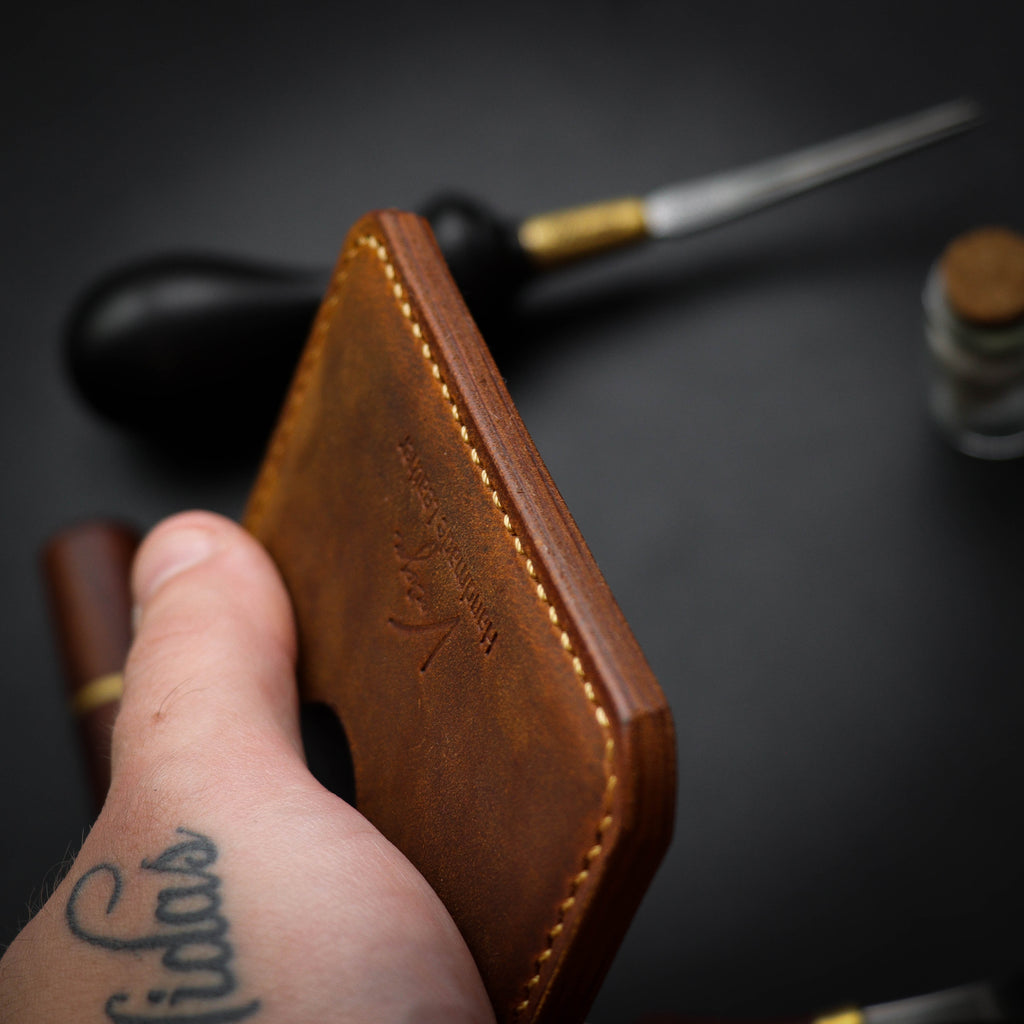 Смеђи држач за картицу N1