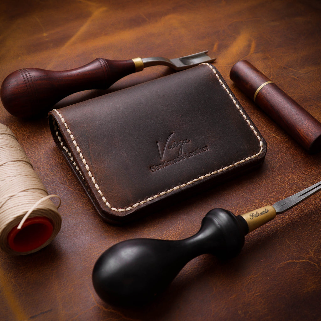 Смеђи новчаник Д2