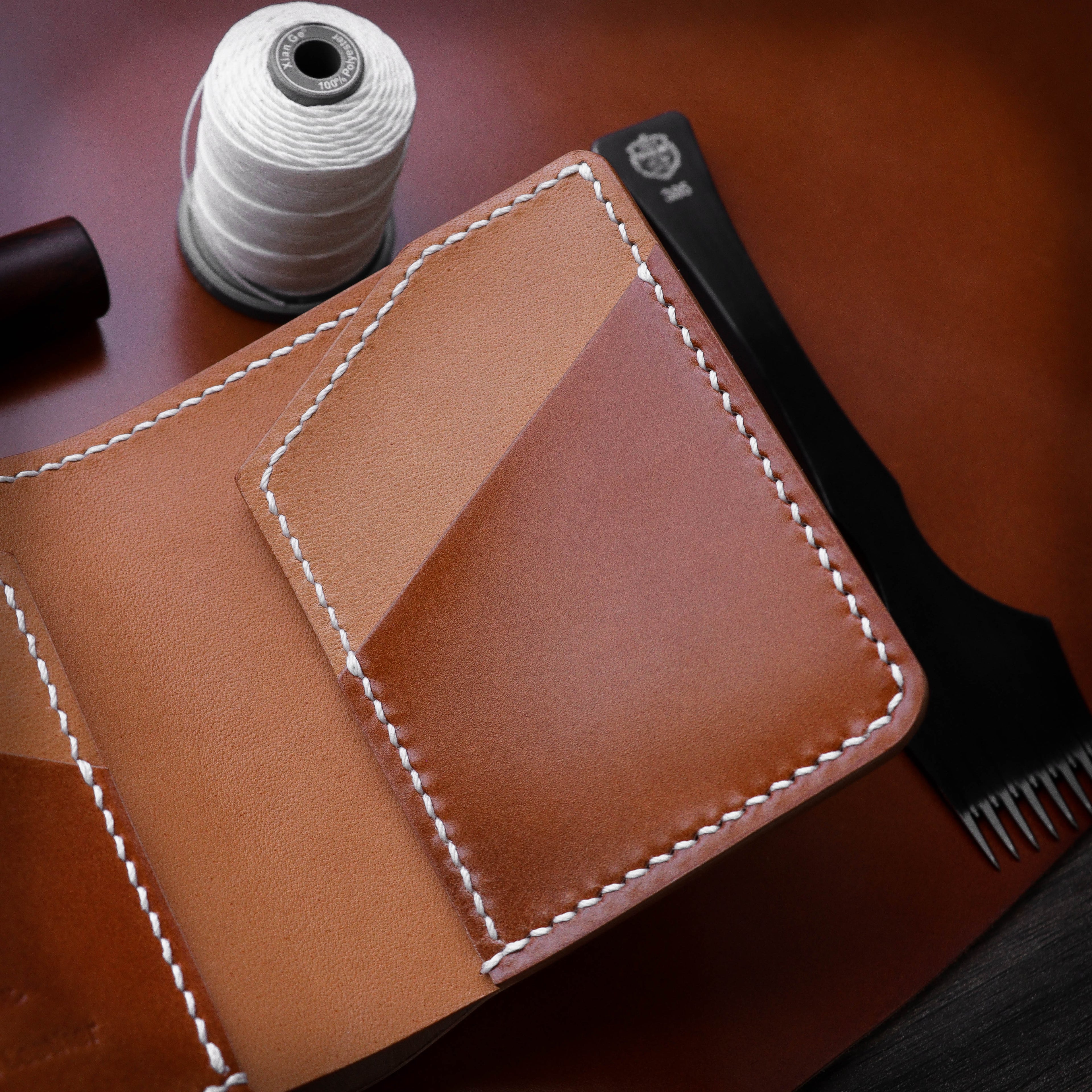 Полушкољкасти кордован новчаник