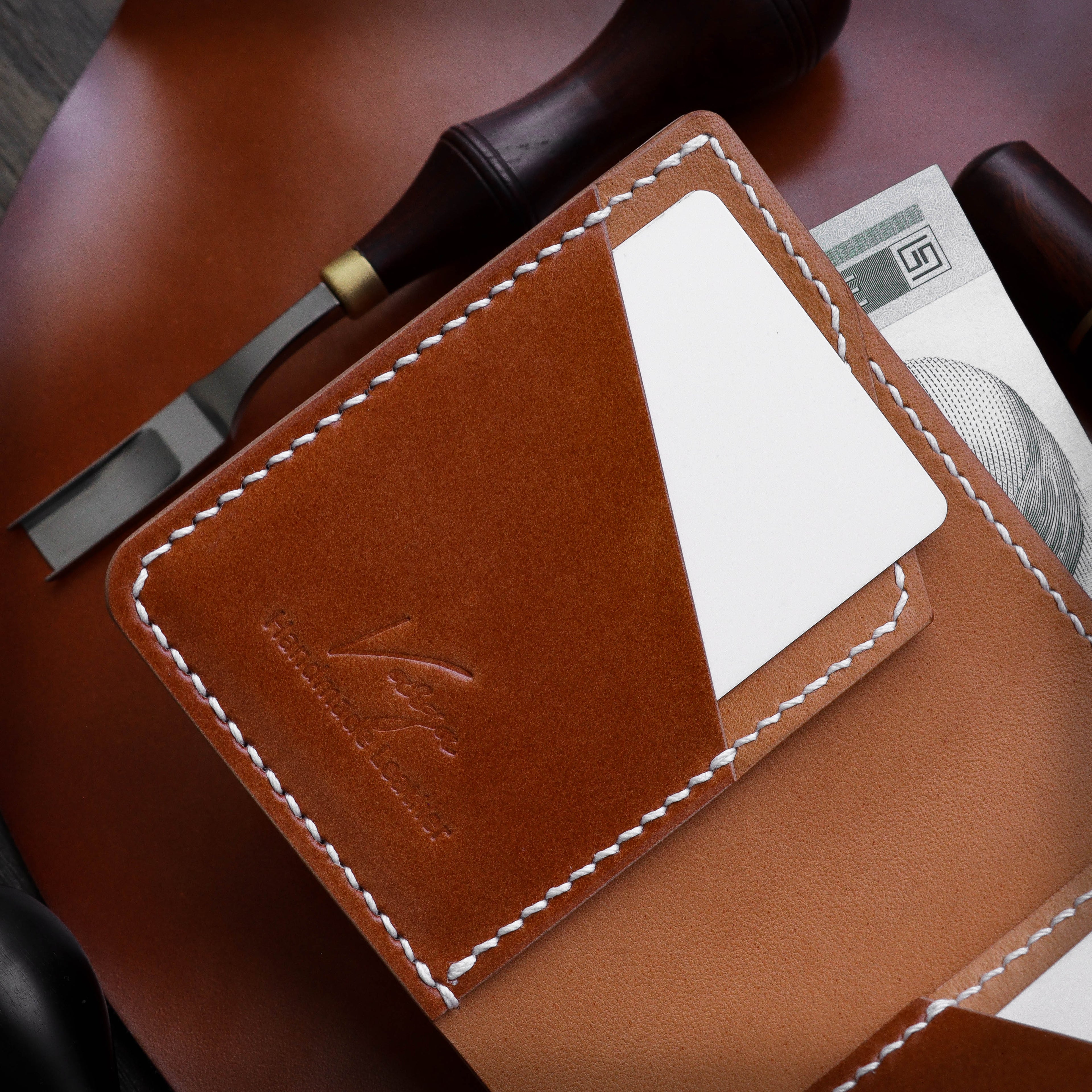 Полушкољкасти кордован новчаник