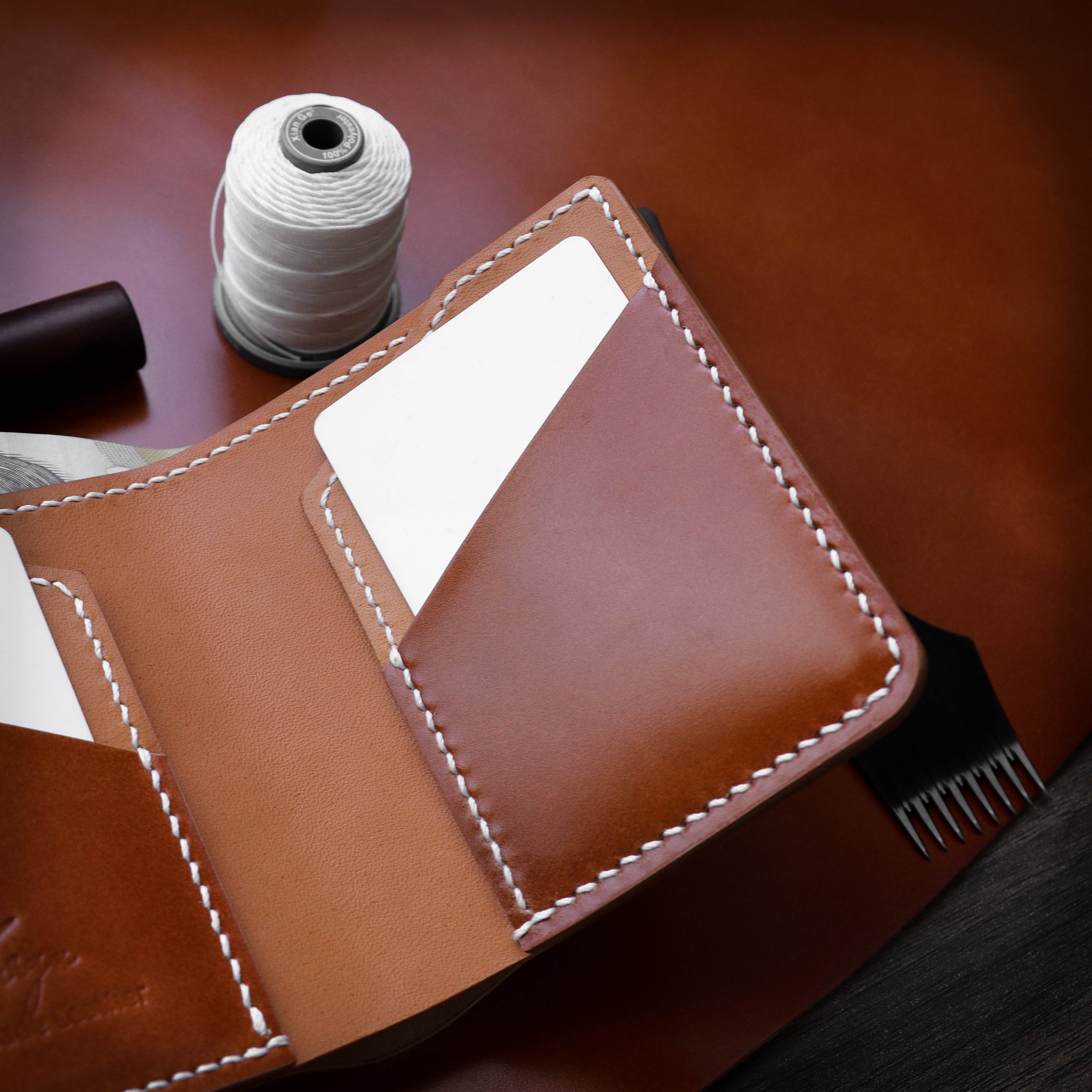 Полушкољкасти кордован новчаник