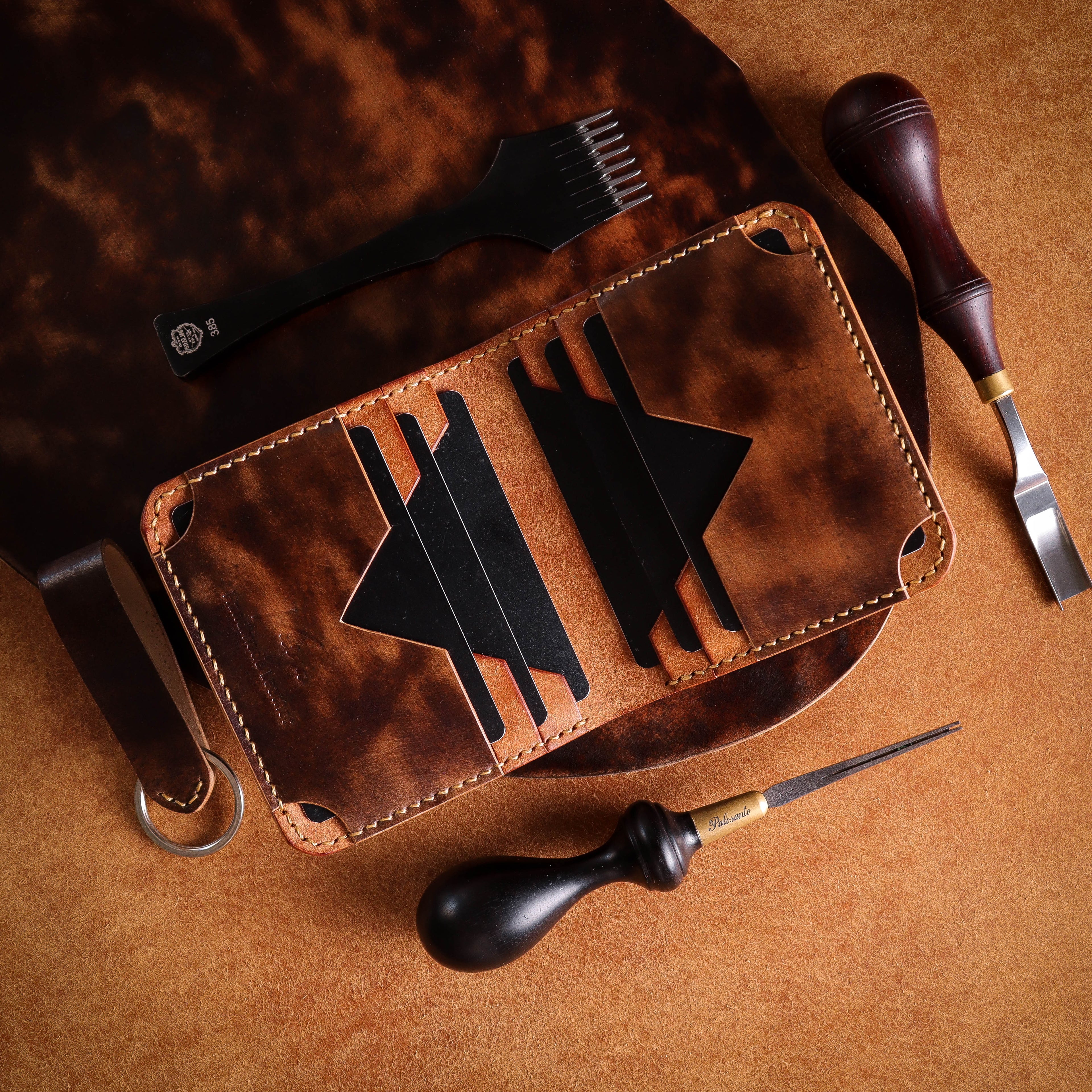 Полушкољкасти кордован новчаник