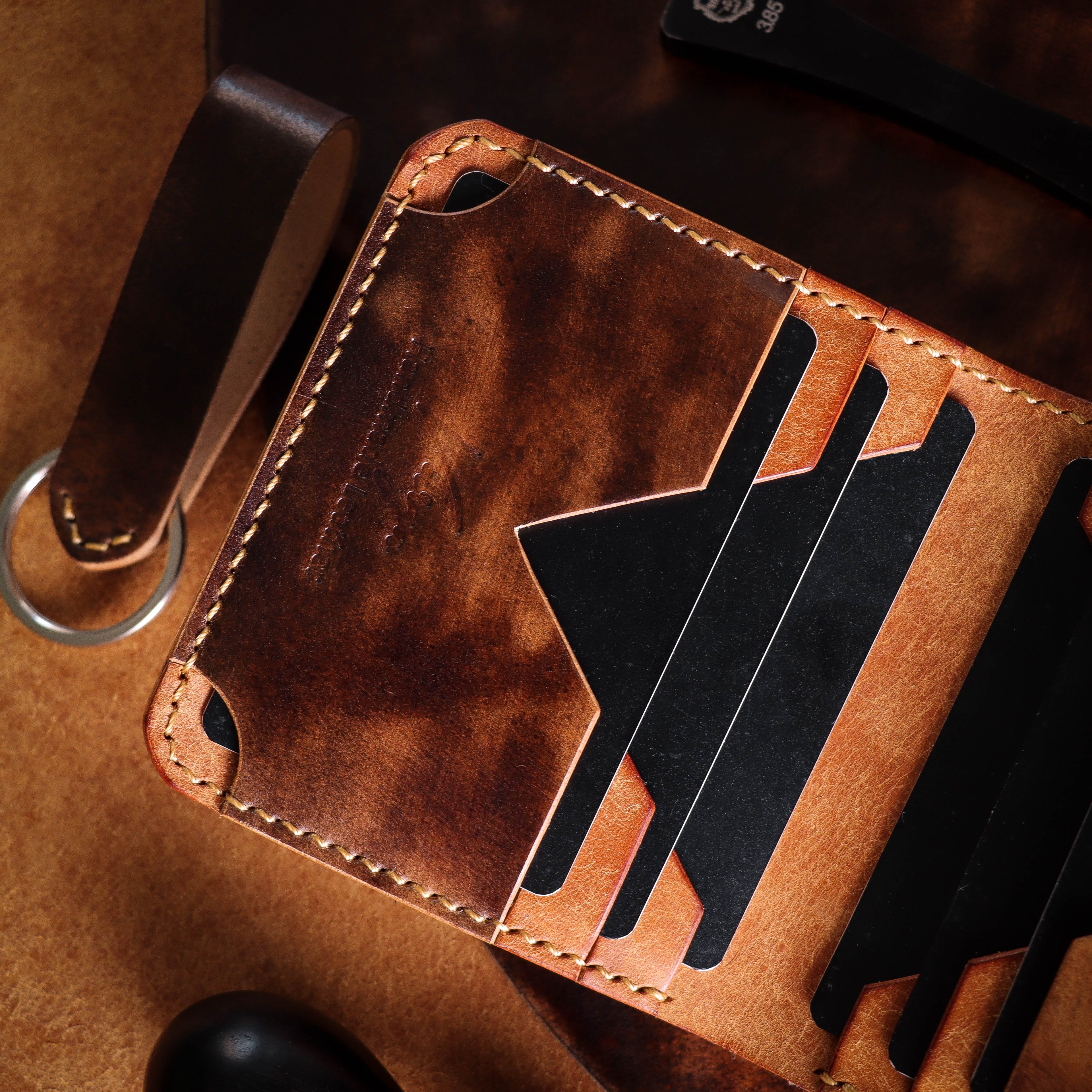 Полушкољкасти кордован новчаник