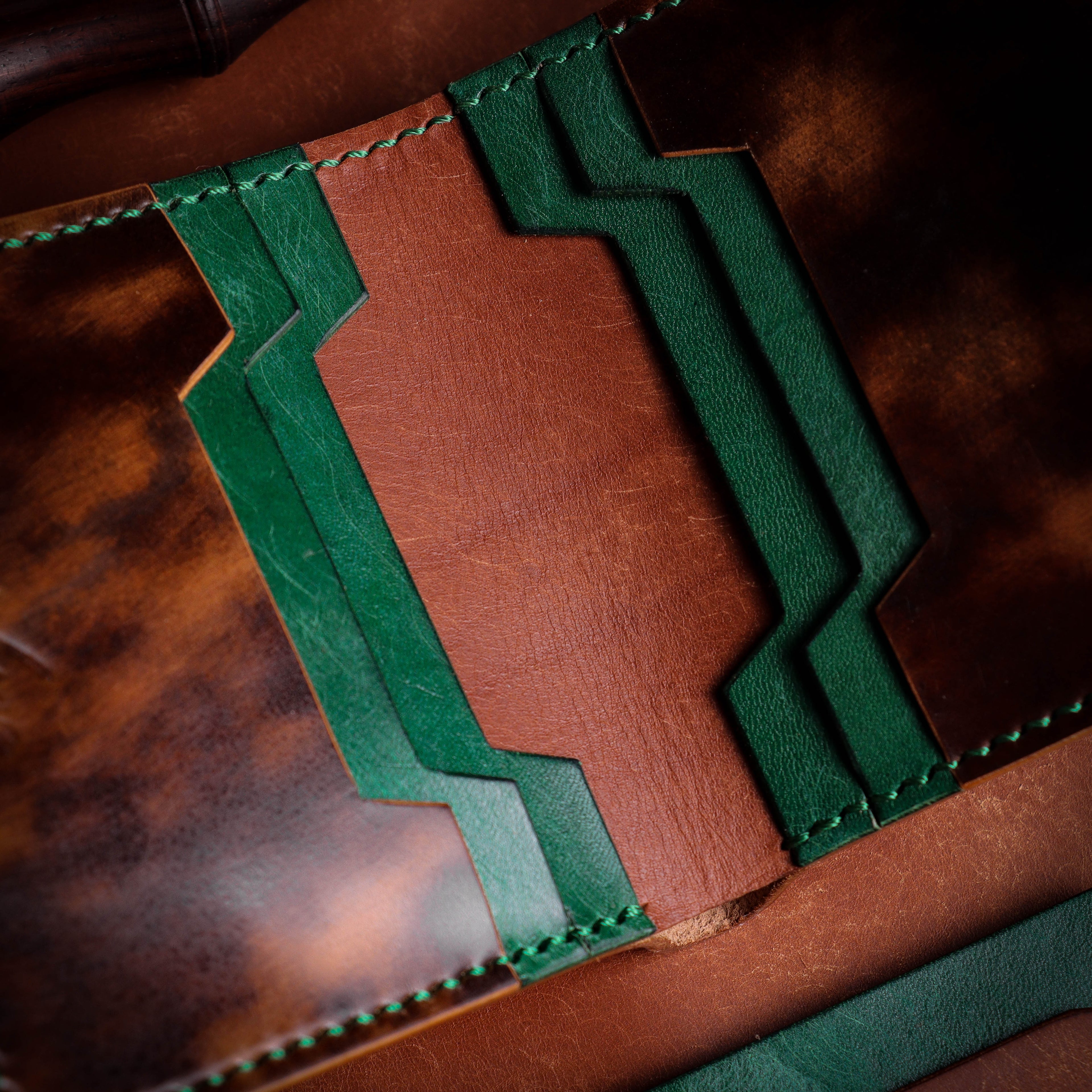 Полушкољкасти кордован новчаник