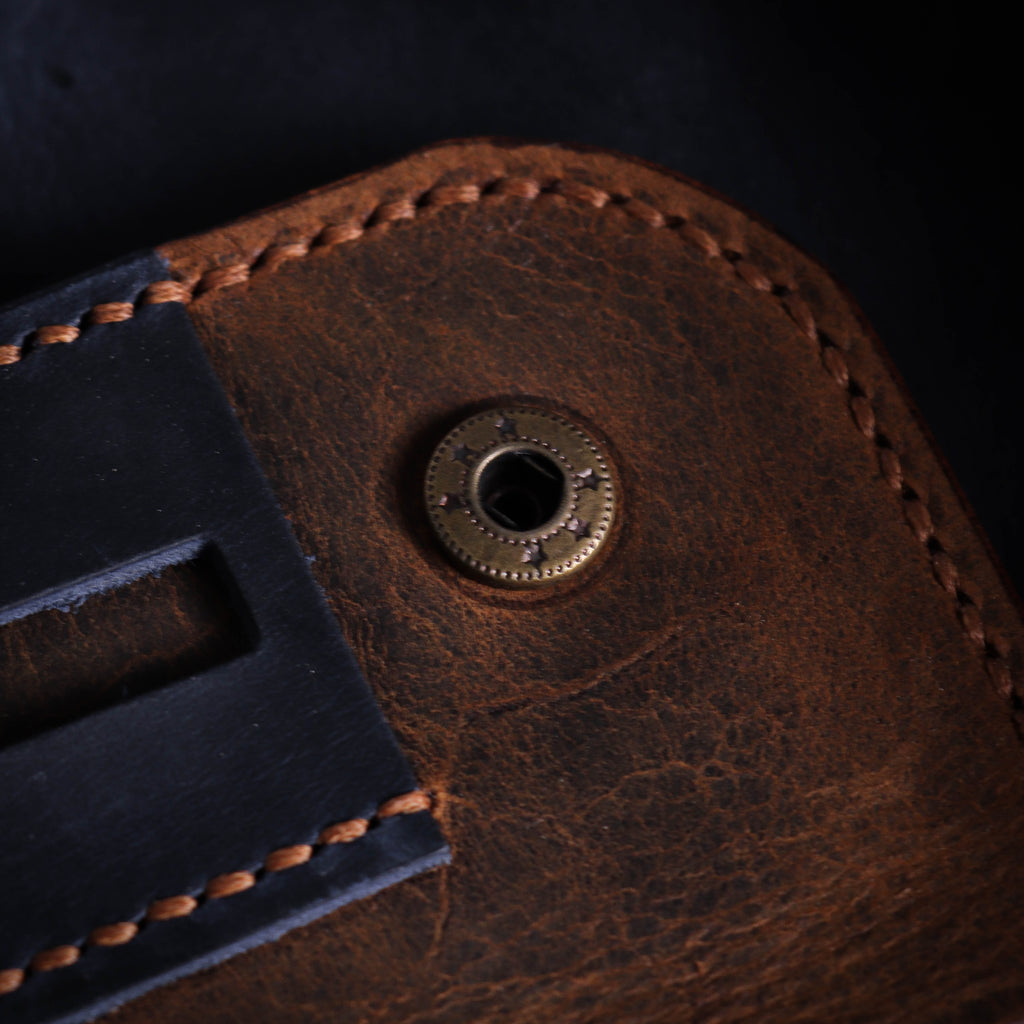 Велика тамноплава и браон кеса за дуван