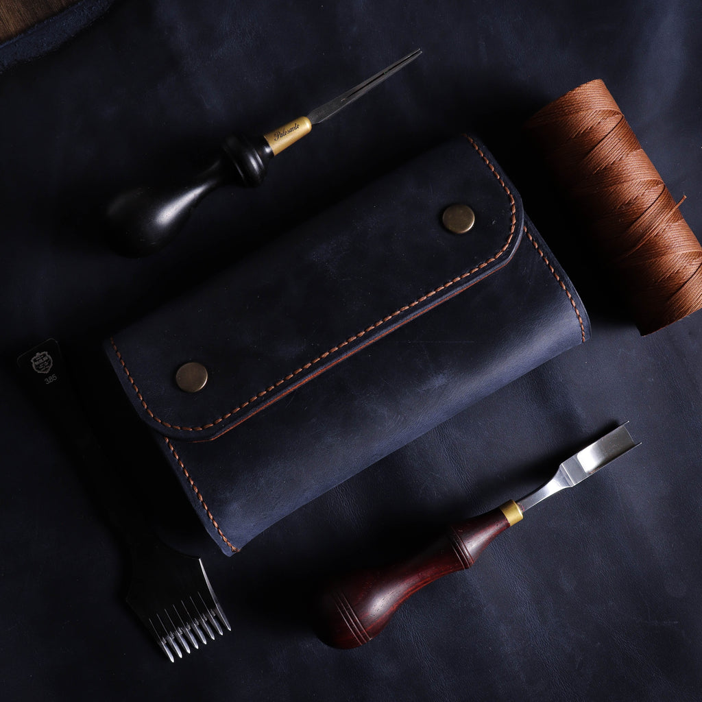 Велика тамноплава и браон кеса за дуван