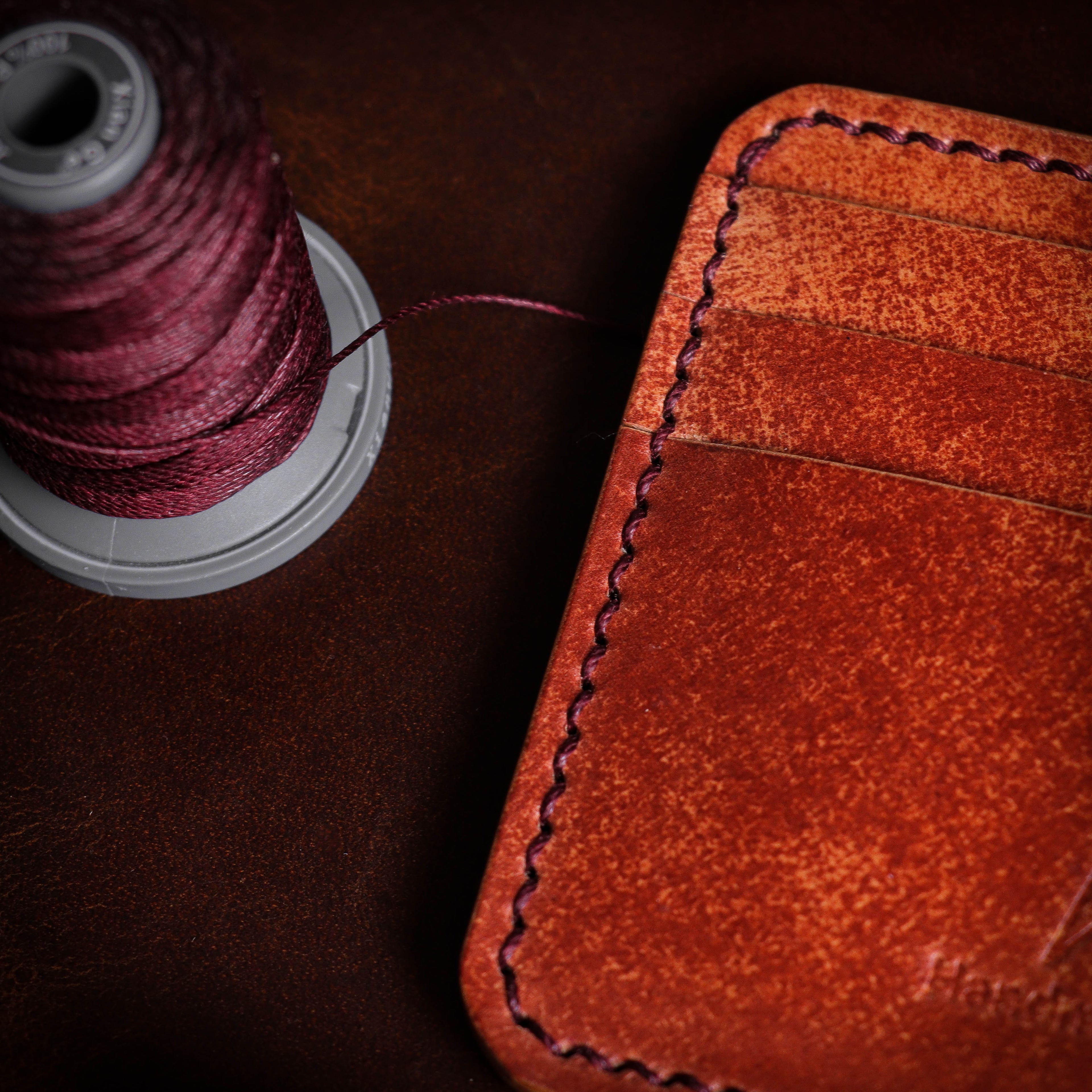 Држач за картице Semi Shell Cordovan