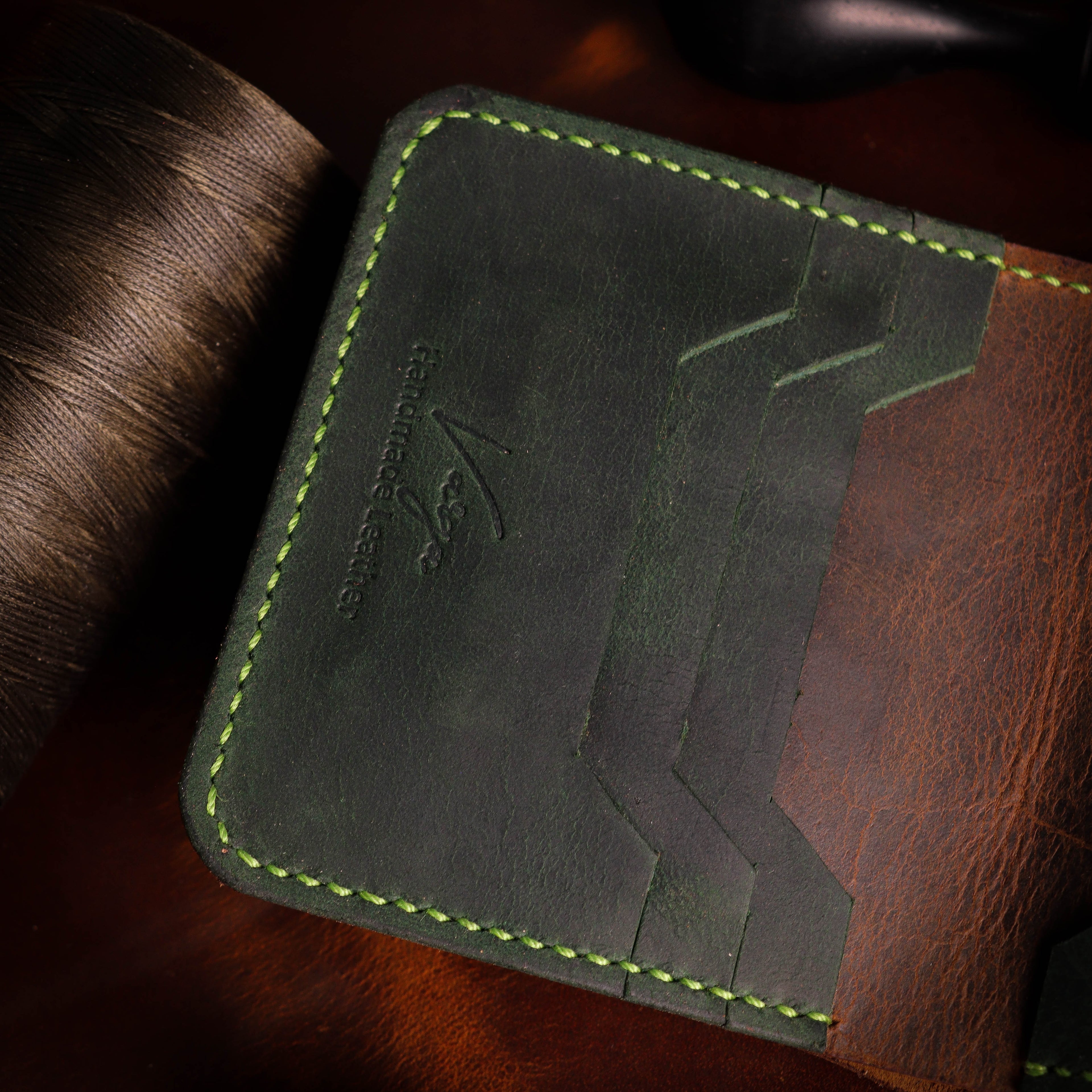 Зелено-браон новчаник U1 