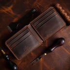 Смеђи новчаник V1