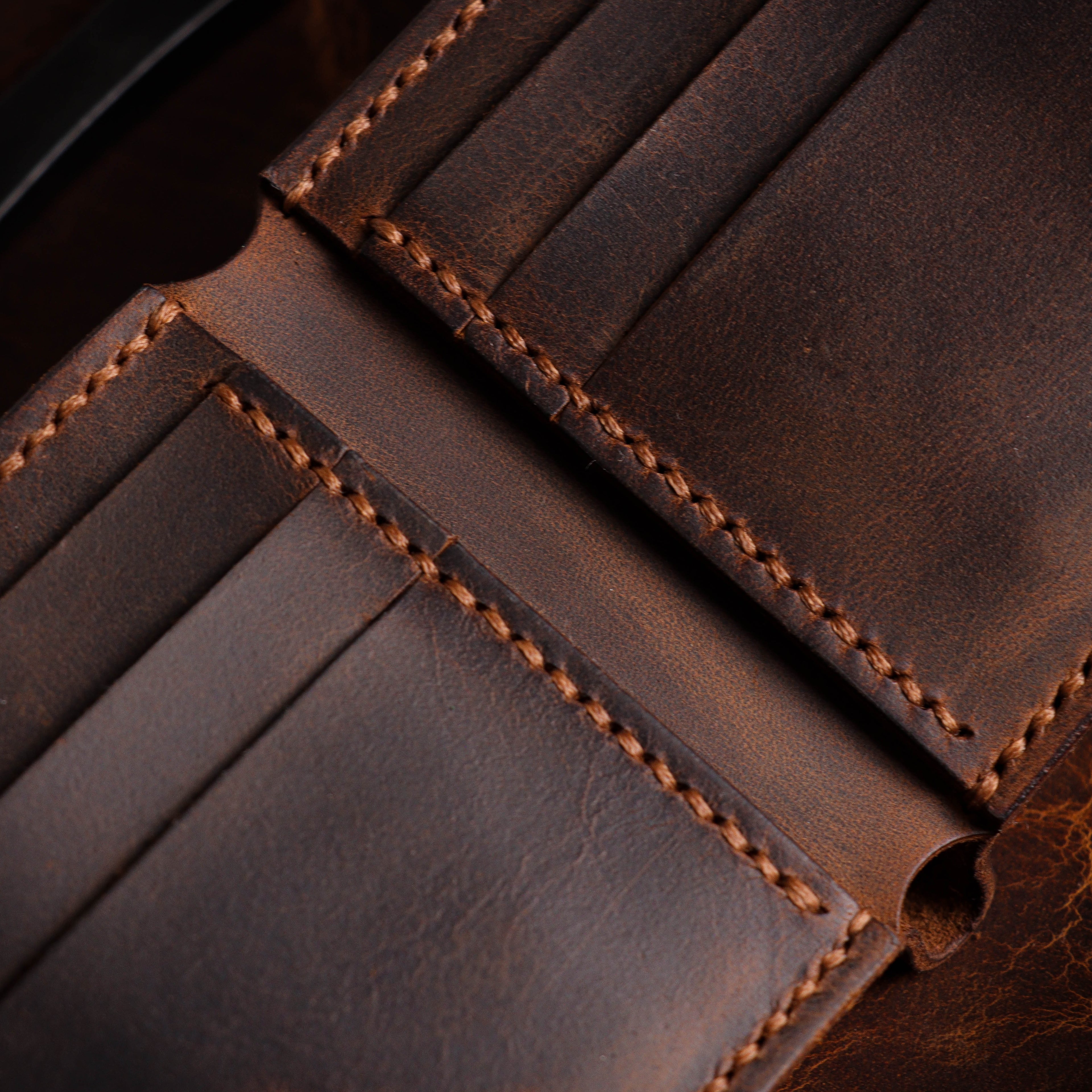 Смеђи новчаник V1