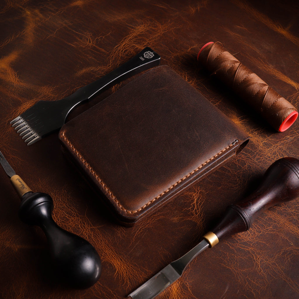 Смеђи новчаник V1