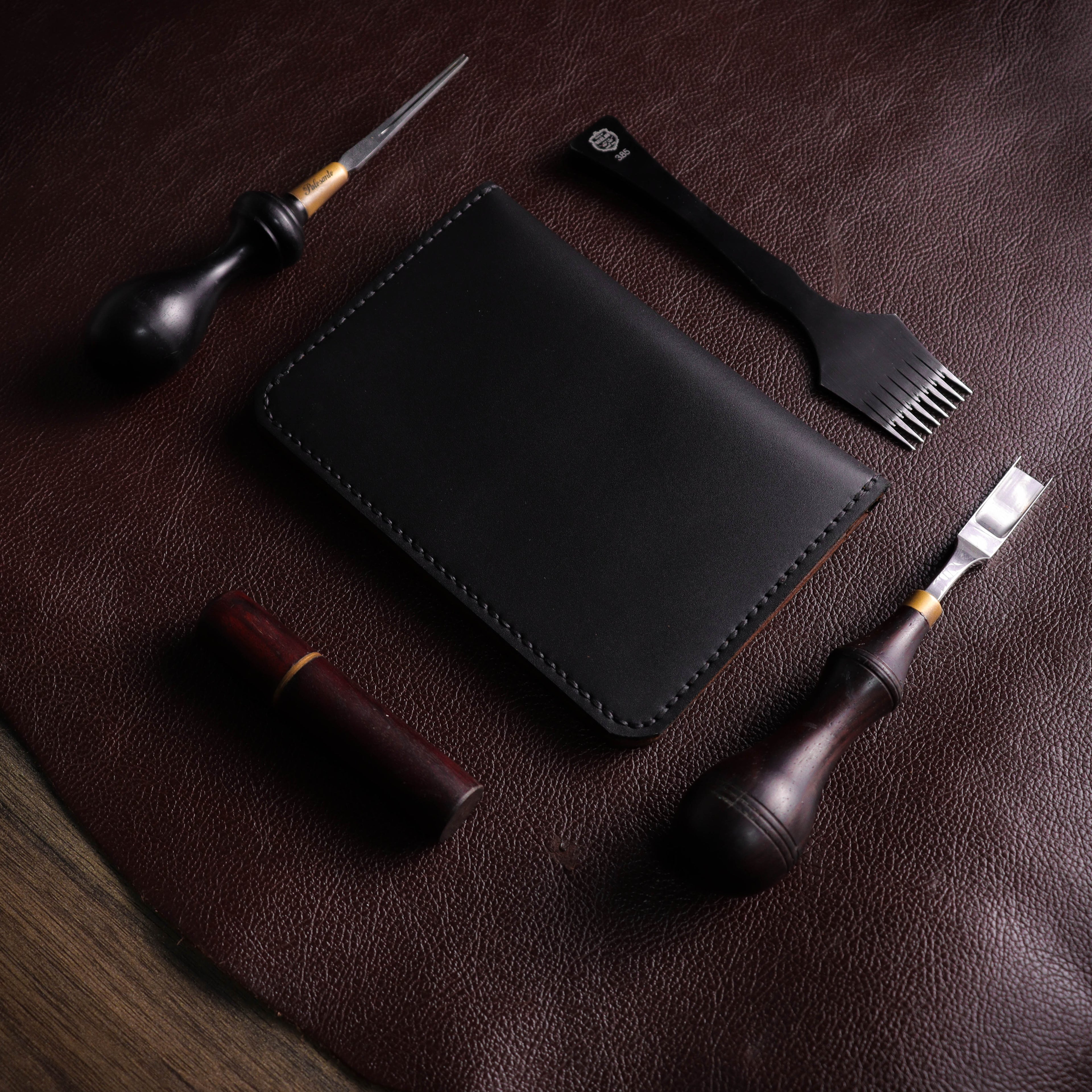 Новчаник за пасош црно-браон