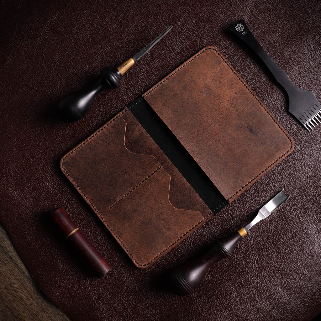 Новчаник за пасош црно-браон