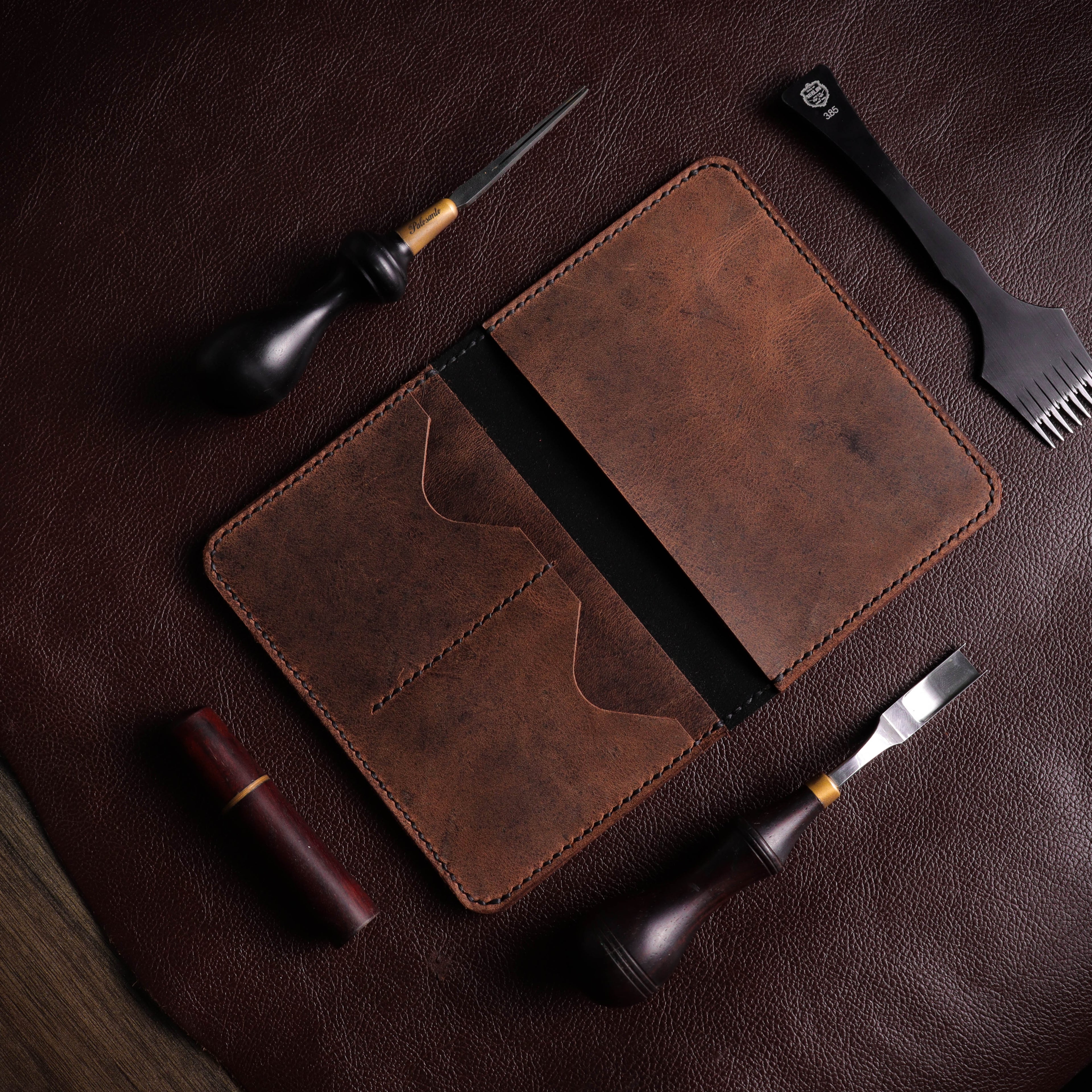 Новчаник за пасош црно-браон