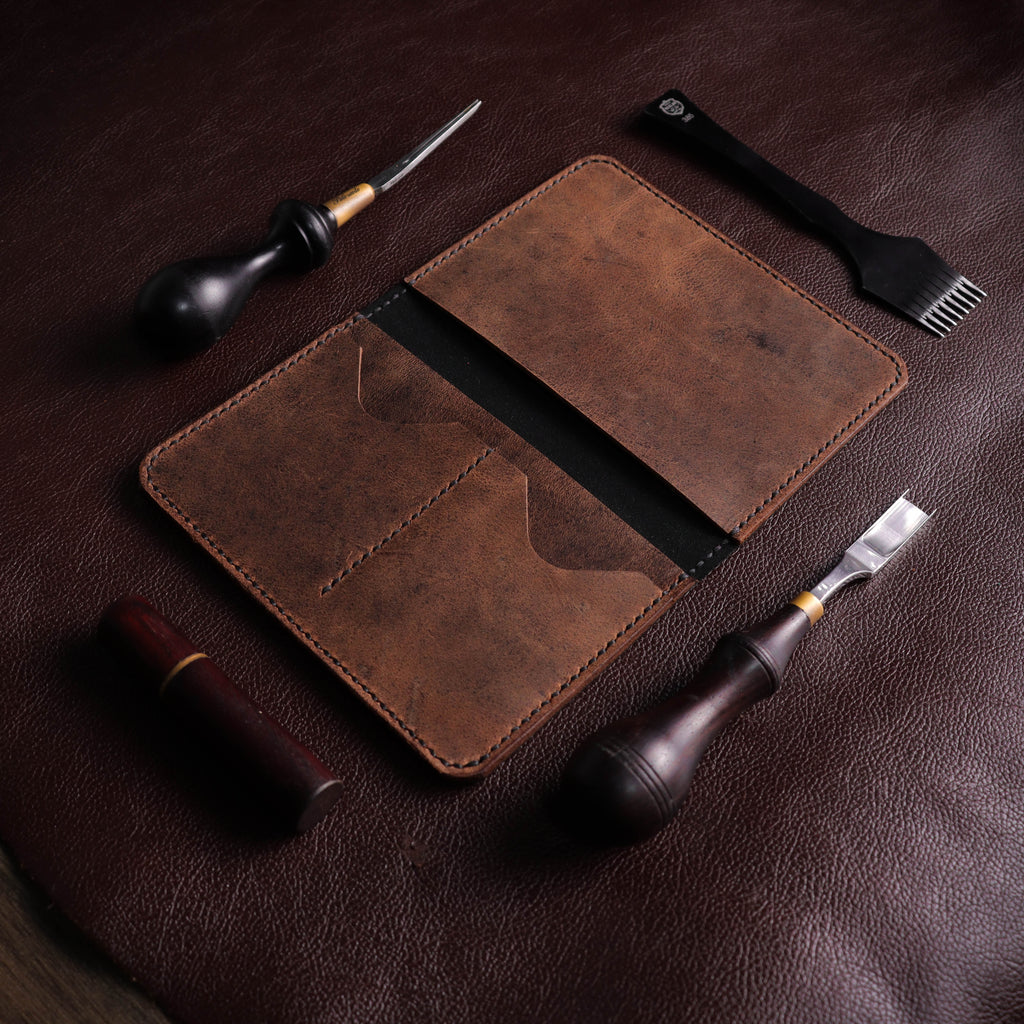 Новчаник за пасош црно-браон