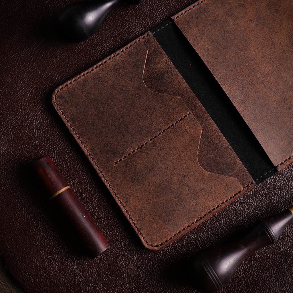 Новчаник за пасош црно-браон