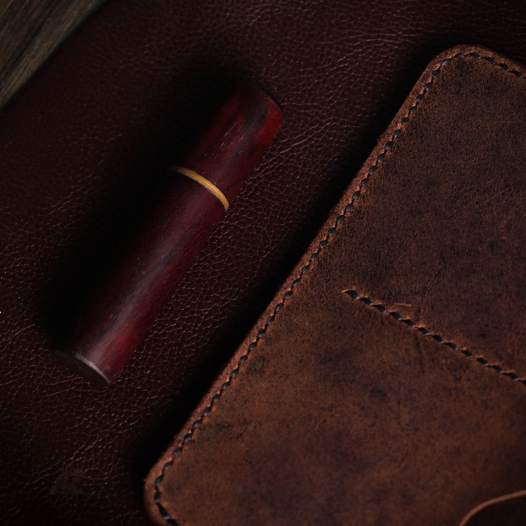 Новчаник за пасош црно-браон