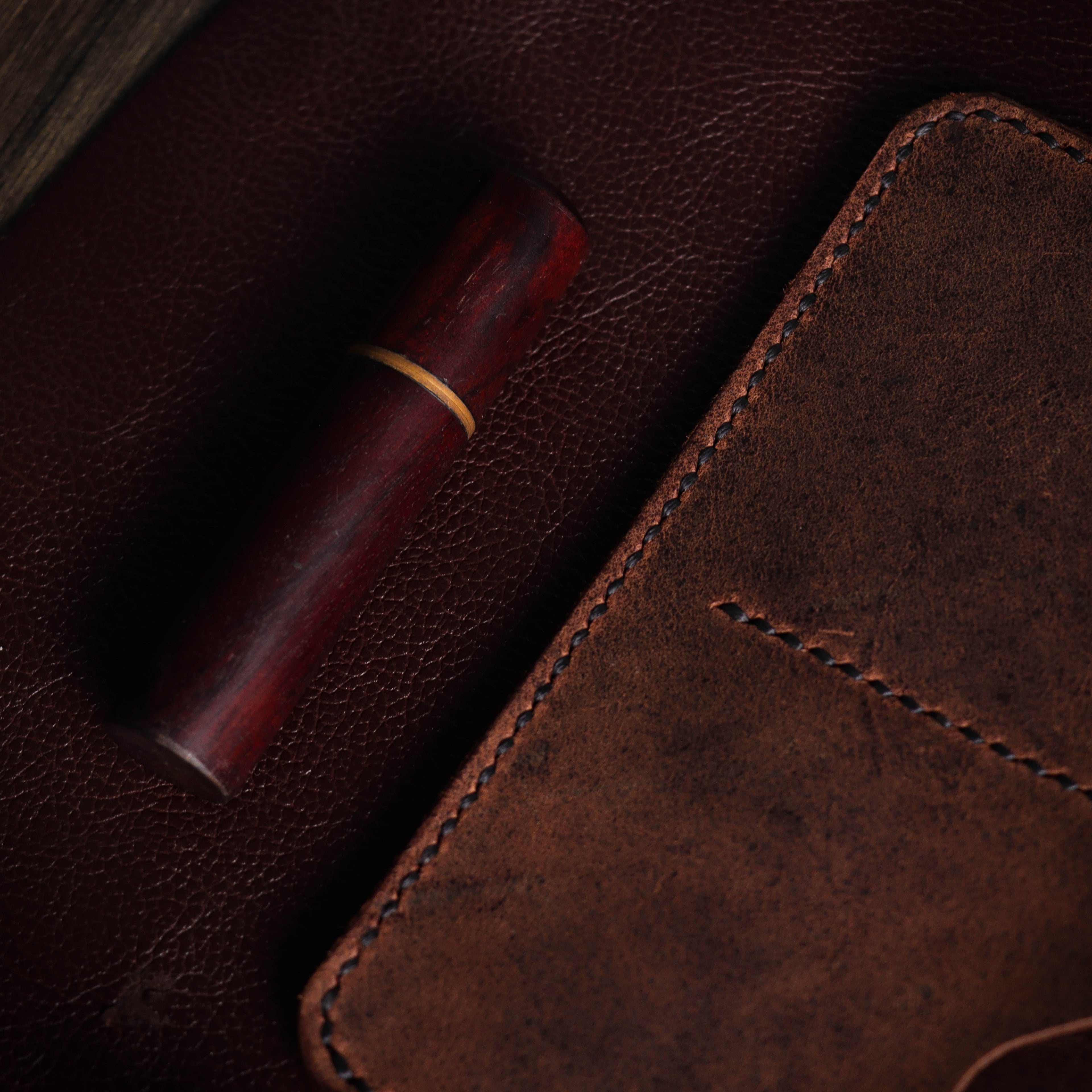 Новчаник за пасош црно-браон